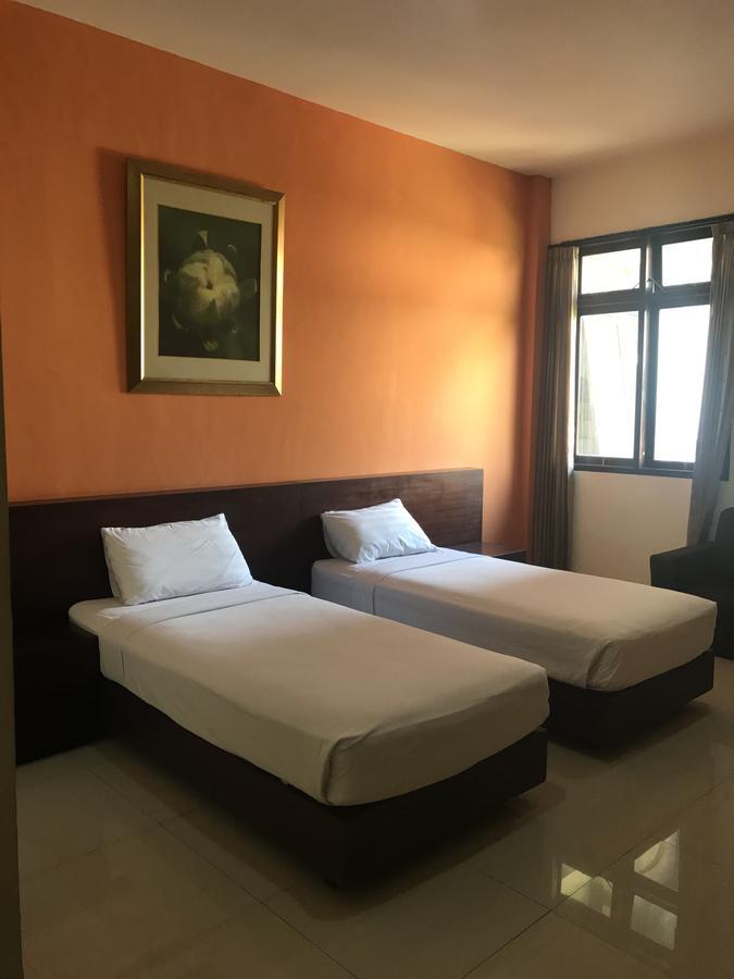 Prima Inn Kuta Lombok Esterno foto