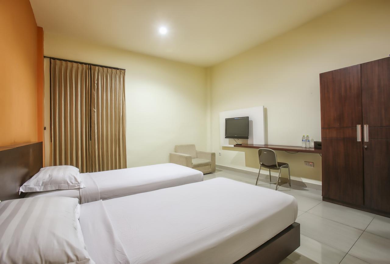 Prima Inn Kuta Lombok Esterno foto
