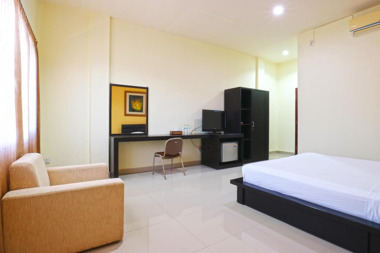 Prima Inn Kuta Lombok Esterno foto